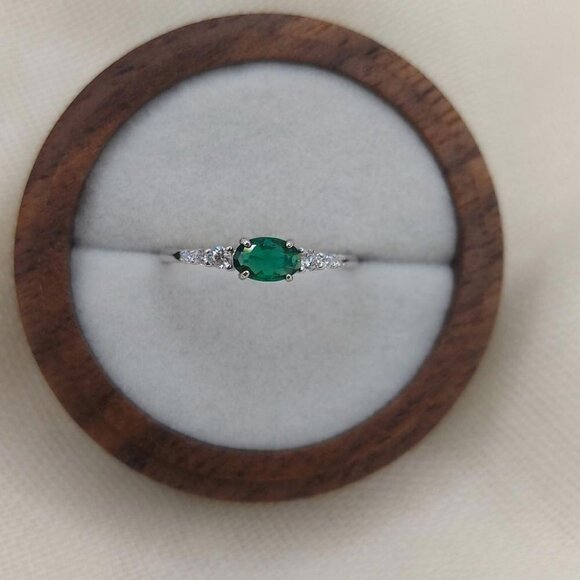 925 Sterling Silver Green Oval CZ ring - Picture 2 of 10